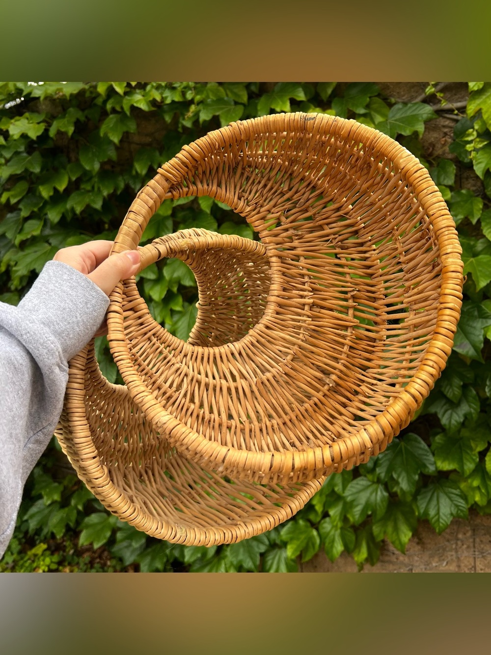 Vintage Circular Wall Hanging Baskets Set of Two Cottage Farmhouse 11" Woven